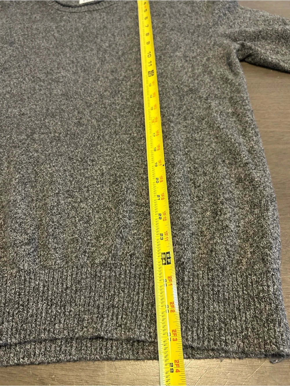 GAP Men’s Merino Wool Blend Charcoal Gray Crewneck Sweater M Casual Minimalist